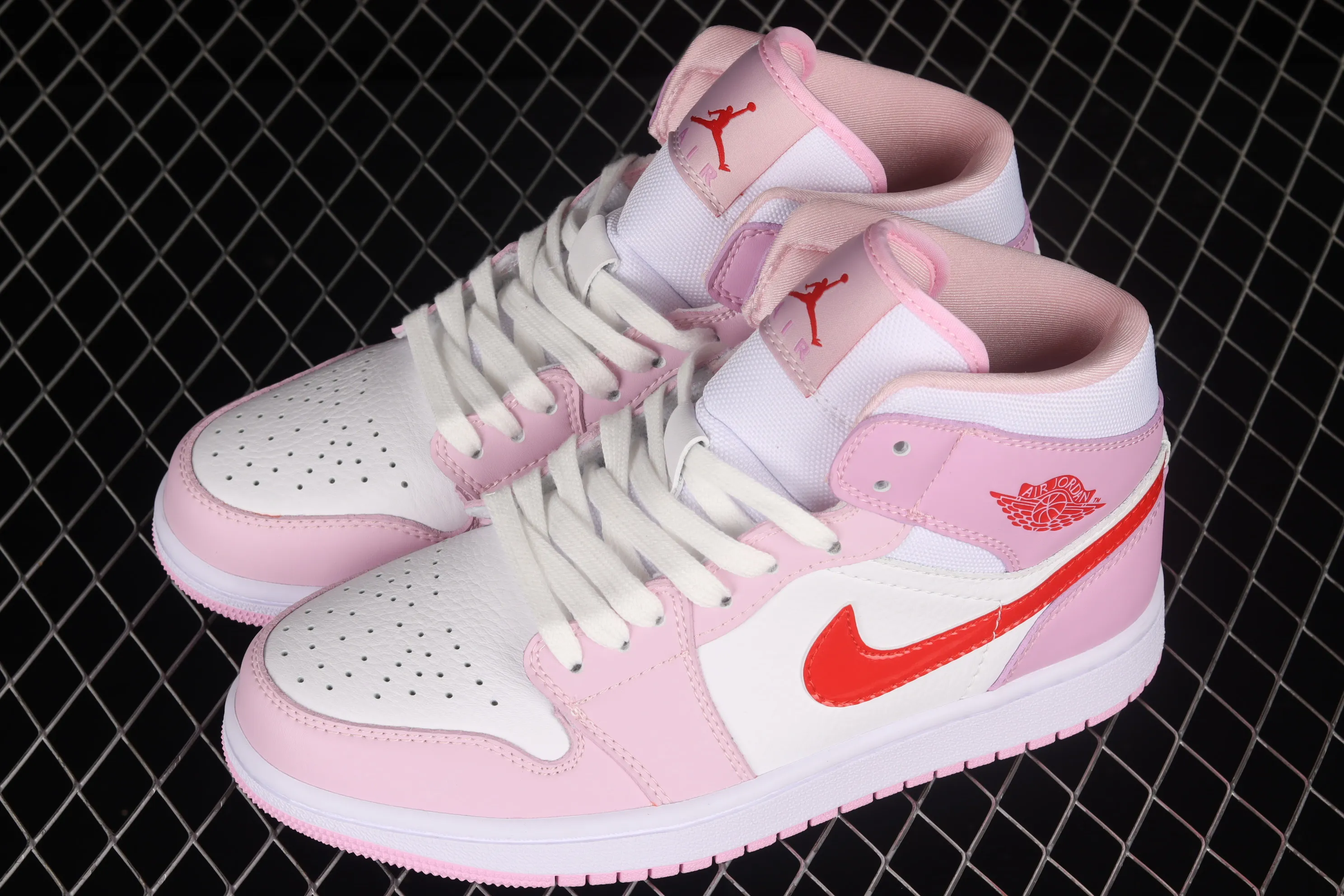 All categories Air Jordan Jordan series basketball shoes Air Jordan 1 Mid Z version Air Jordan 1 Mid "Valentine’s Day" AJ1 Joe 1 Valentine’s Day Chinese basketball shoes DR0174-500